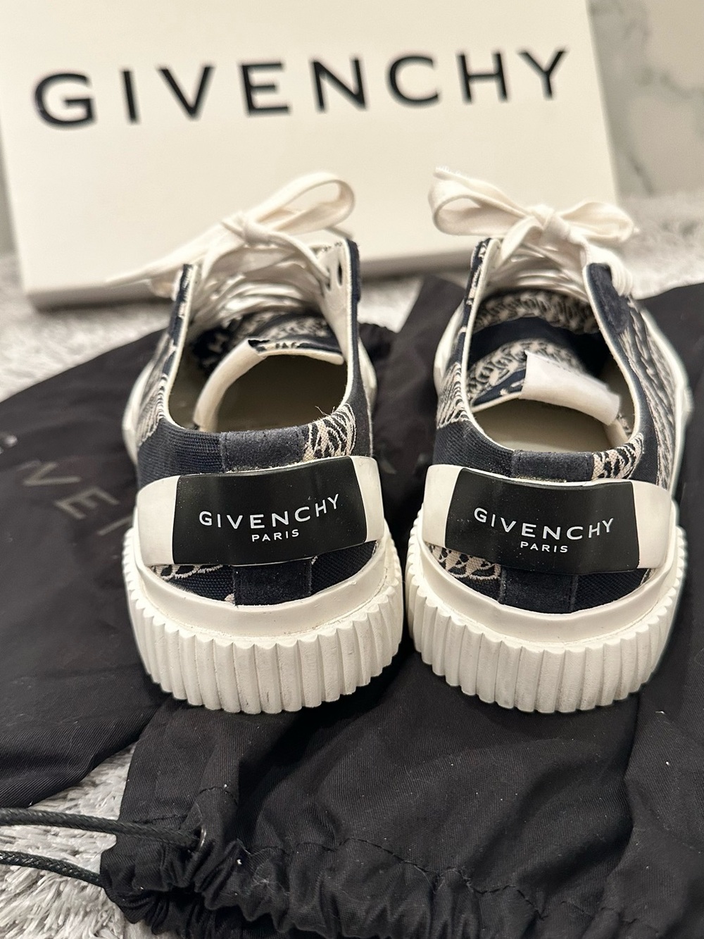 Givenchy Navy and White Logo Low-Top Sneakers - Picture 2 of 6